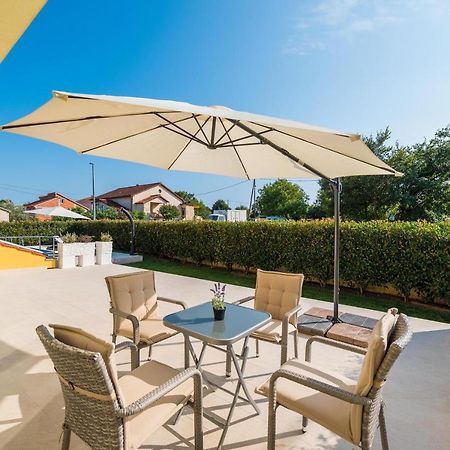Villa Petra S Bazenom, Rostiljem I Parkingom Zadar Bagian luar foto