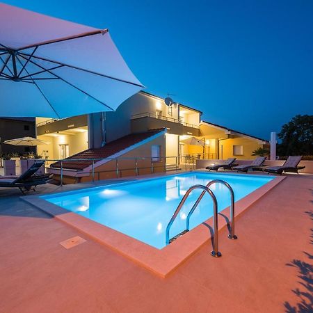 Villa Petra S Bazenom, Rostiljem I Parkingom Zadar Bagian luar foto