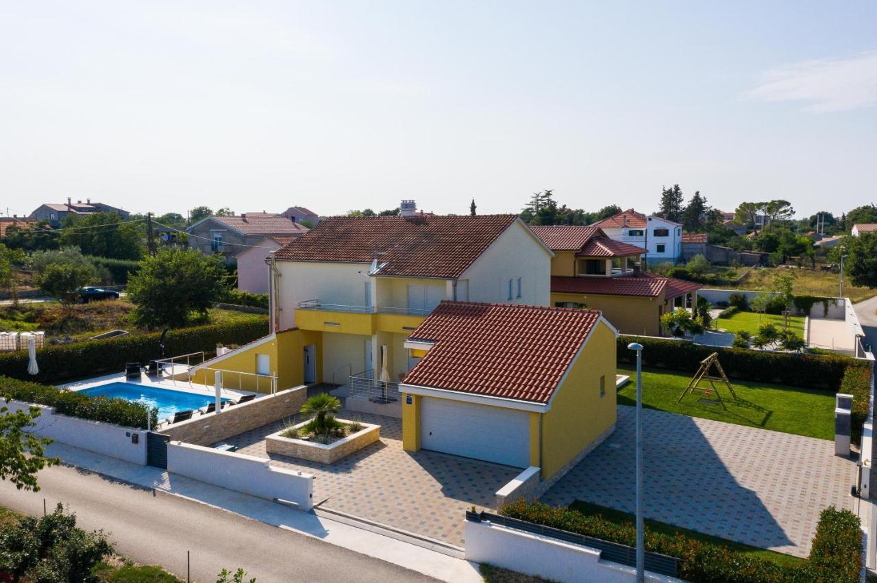 Villa Petra S Bazenom, Rostiljem I Parkingom Zadar Bagian luar foto