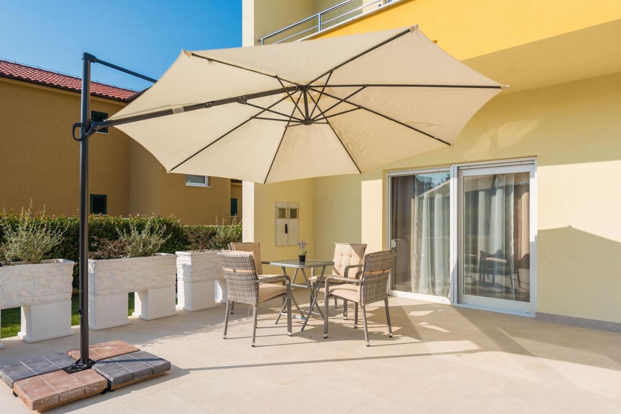 Villa Petra S Bazenom, Rostiljem I Parkingom Zadar Bagian luar foto