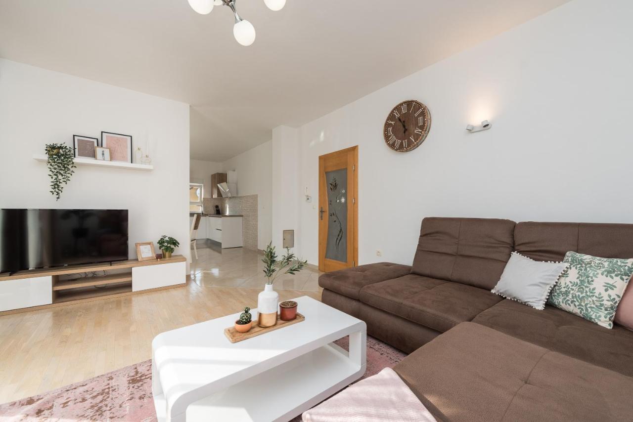 Villa Petra S Bazenom, Rostiljem I Parkingom Zadar Bagian luar foto