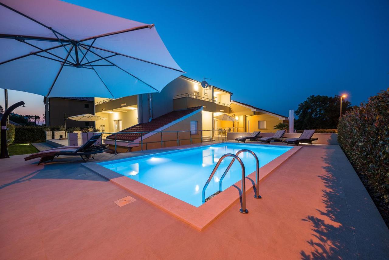 Villa Petra S Bazenom, Rostiljem I Parkingom Zadar Bagian luar foto