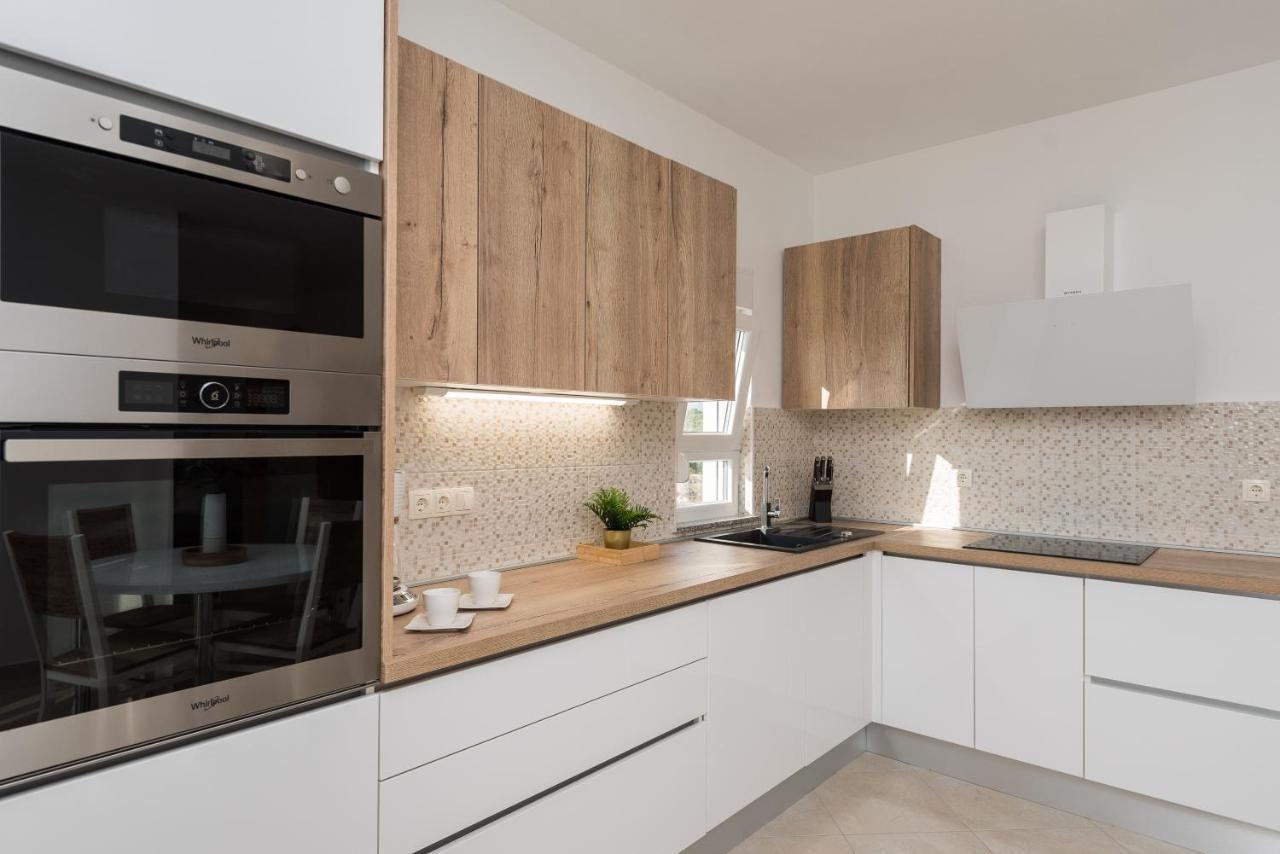 Villa Petra S Bazenom, Rostiljem I Parkingom Zadar Bagian luar foto