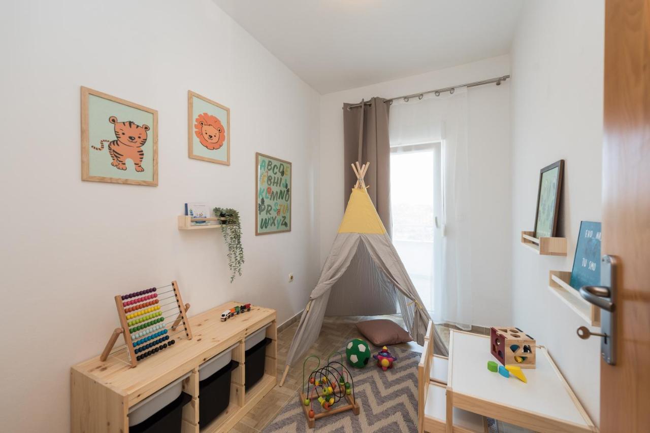 Villa Petra S Bazenom, Rostiljem I Parkingom Zadar Bagian luar foto
