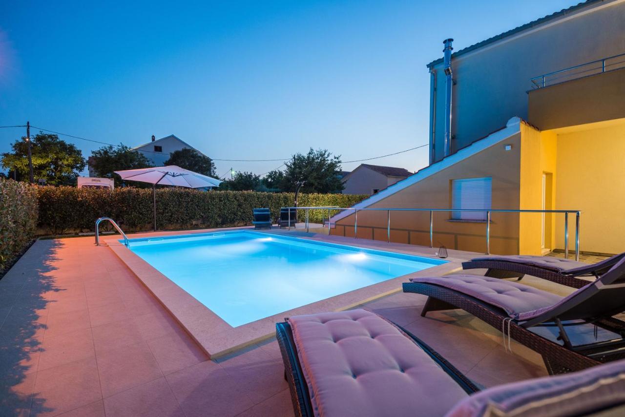 Villa Petra S Bazenom, Rostiljem I Parkingom Zadar Bagian luar foto
