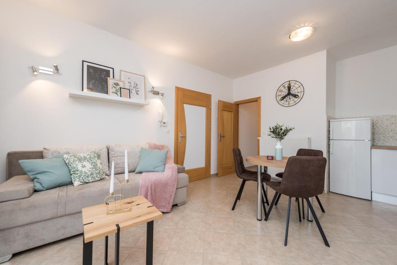 Villa Petra S Bazenom, Rostiljem I Parkingom Zadar Bagian luar foto