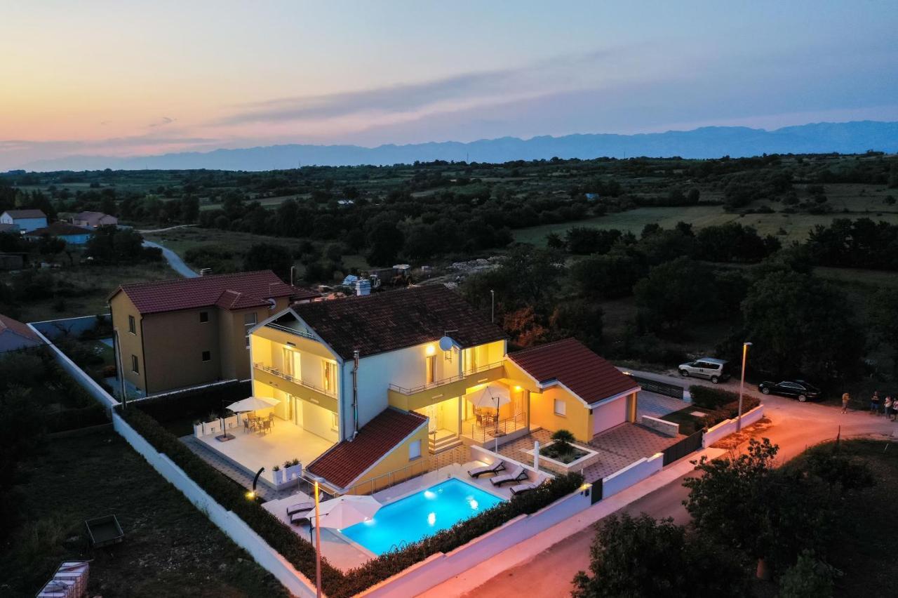 Villa Petra S Bazenom, Rostiljem I Parkingom Zadar Bagian luar foto
