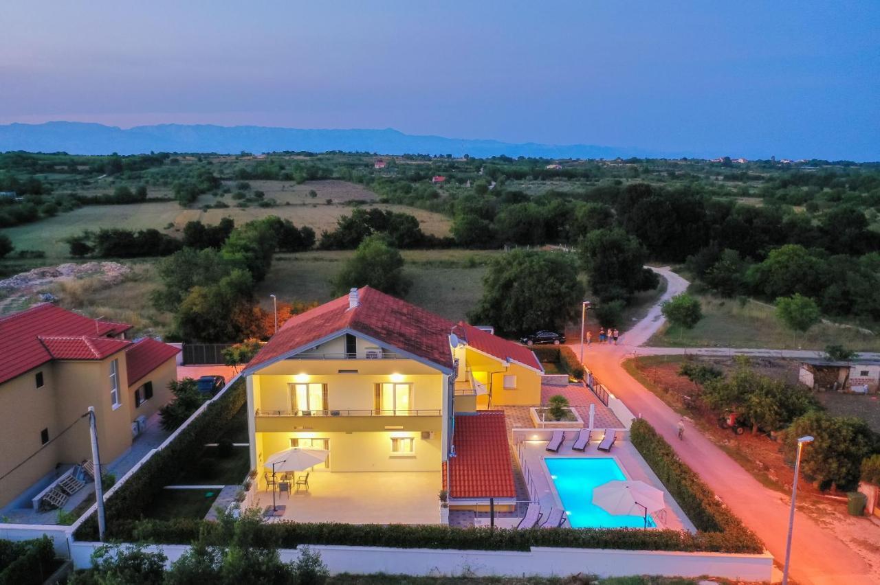 Villa Petra S Bazenom, Rostiljem I Parkingom Zadar Bagian luar foto