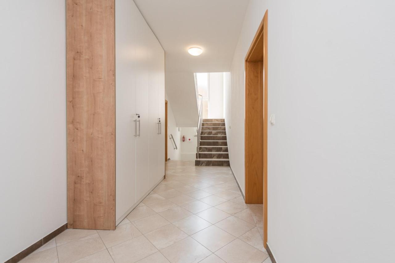 Villa Petra S Bazenom, Rostiljem I Parkingom Zadar Bagian luar foto