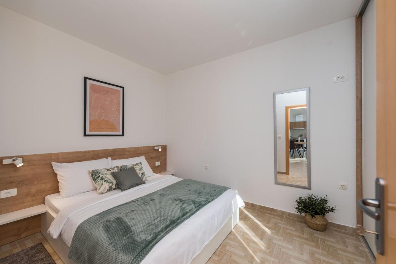 Villa Petra S Bazenom, Rostiljem I Parkingom Zadar Bagian luar foto