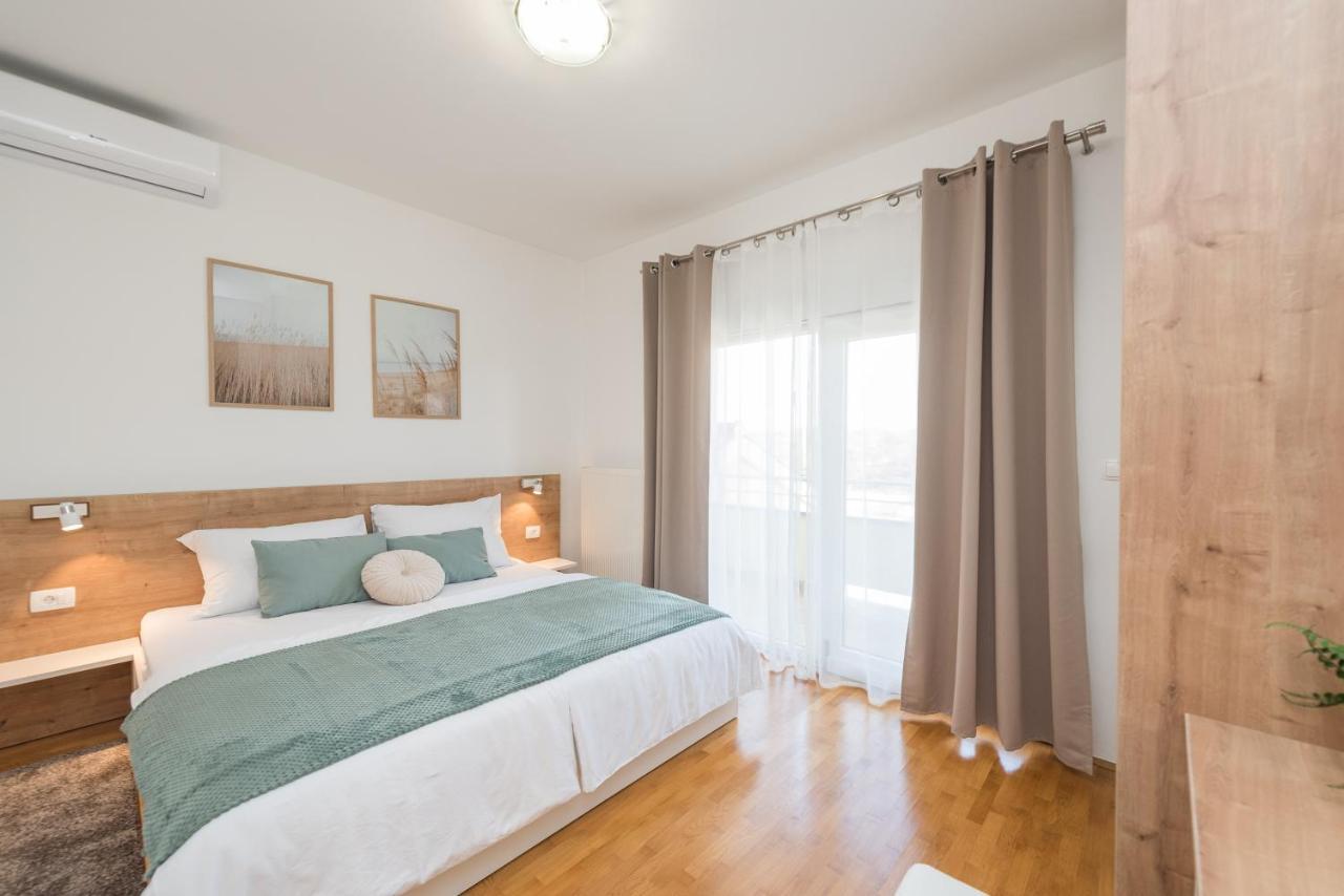 Villa Petra S Bazenom, Rostiljem I Parkingom Zadar Bagian luar foto