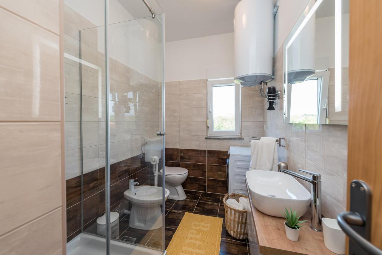 Villa Petra S Bazenom, Rostiljem I Parkingom Zadar Bagian luar foto