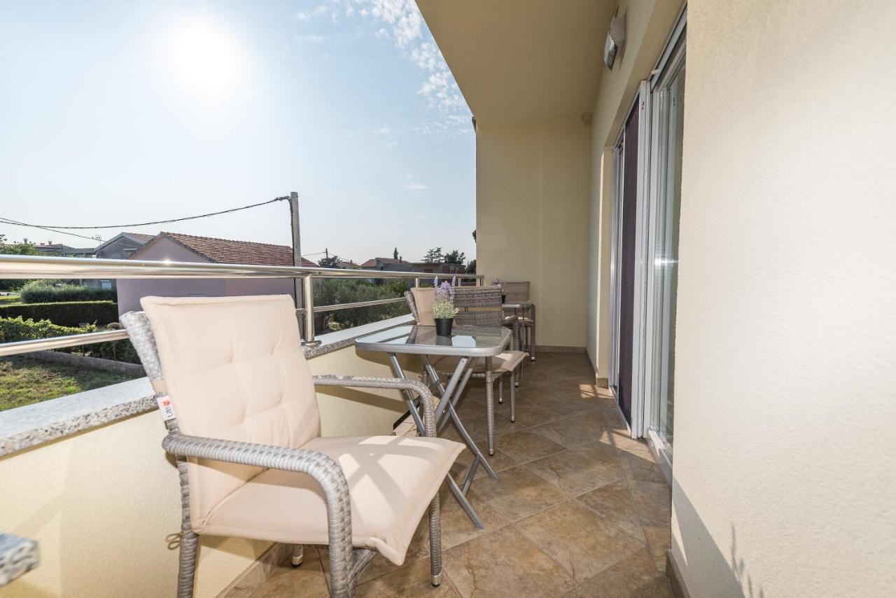 Villa Petra S Bazenom, Rostiljem I Parkingom Zadar Bagian luar foto