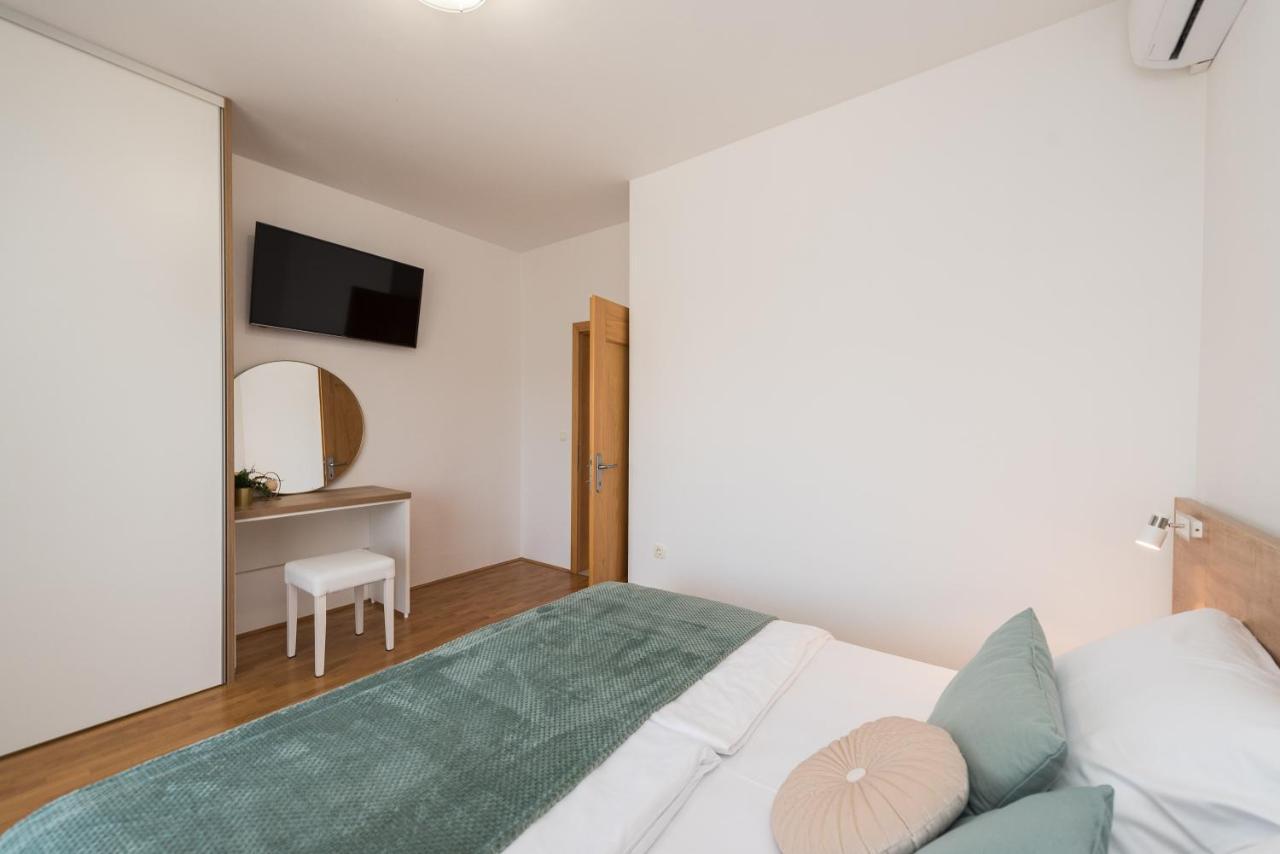 Villa Petra S Bazenom, Rostiljem I Parkingom Zadar Bagian luar foto